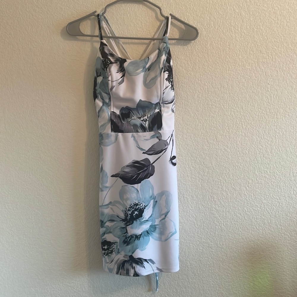 Speechless floral dress with built in bra (fits medium) not 11